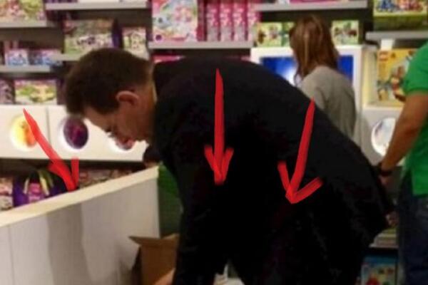 KAD SU VIDELI MUŠKARCA U RADNJI, DELOVAO JE SKROZ NORMALNO: Međutim, uočili su šta mu je na stopalima i vrisnuli