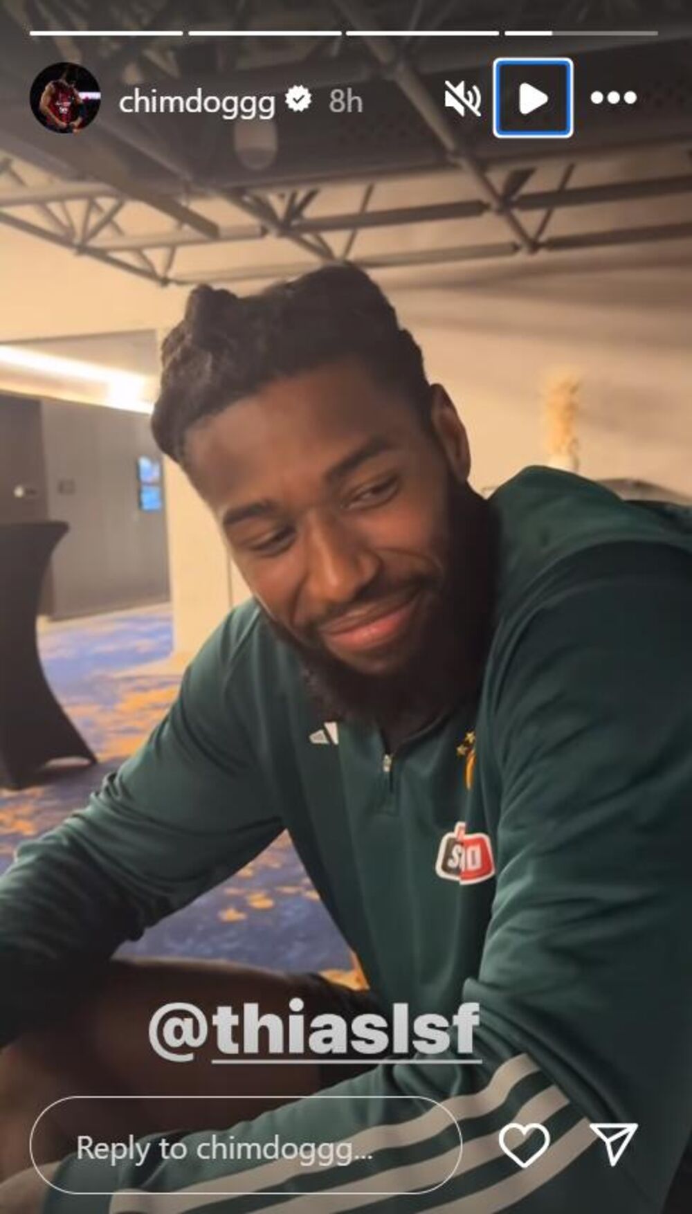 Matijas Lesor u društvu Čime Monekea