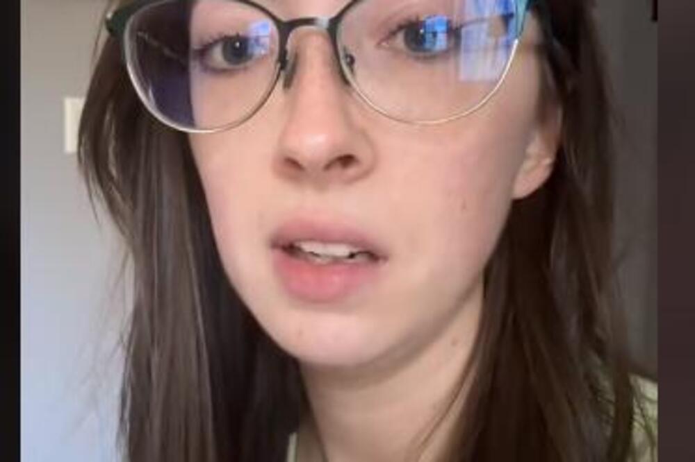 DEVOJCI STIGAO PAKET OD POŠTE U KOJOJ JE BILA BOČICA LJUDSKE KRVI I OVA STVAR: Otvorila i ZGRANULA SE, PRIZOR JEZIV