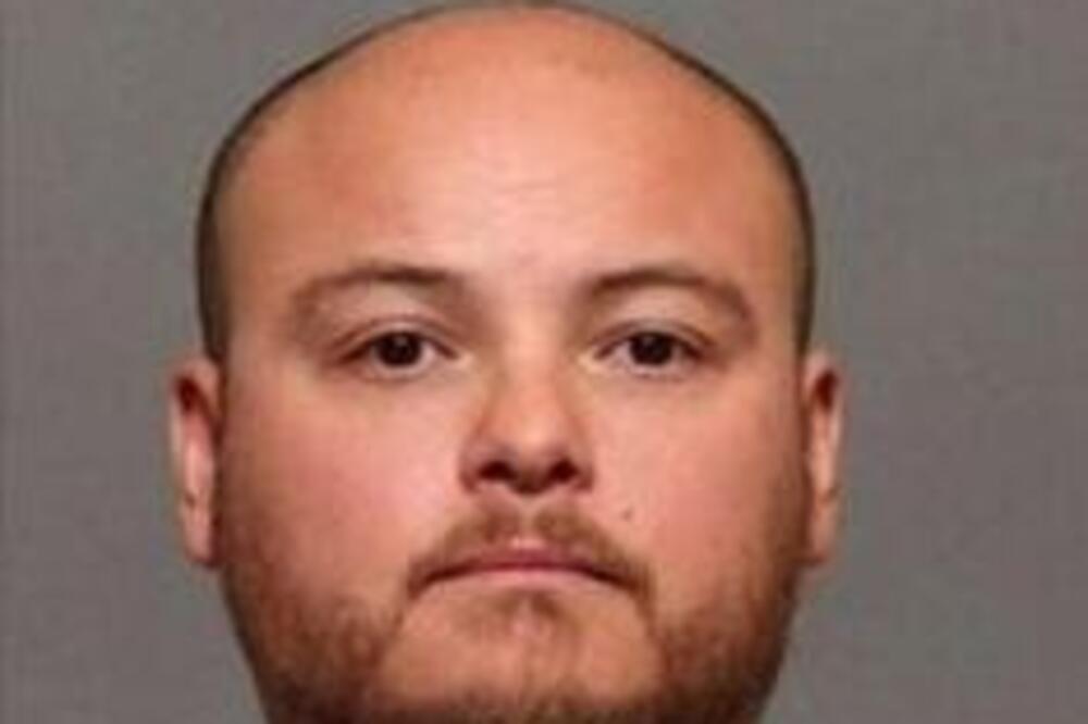 OVAJ MUŠKARAC SE SAMOZADOVOLJAVAO NAD SVEŽIM VOĆEM I POVRĆEM, OBJAVLJEN I SNIMAK: I policija ZANEMELA kad je videla