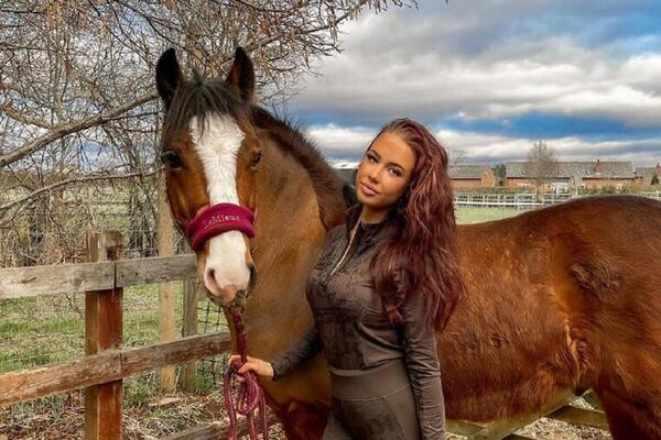 GUŠEĆI SUZE OTKRILA KAKO JOJ JE OTAC UBIO MAMU ZA NJEN 3. ROĐENDAN: Potresna priča će vam SLOMITI SRCE NA KOMADE