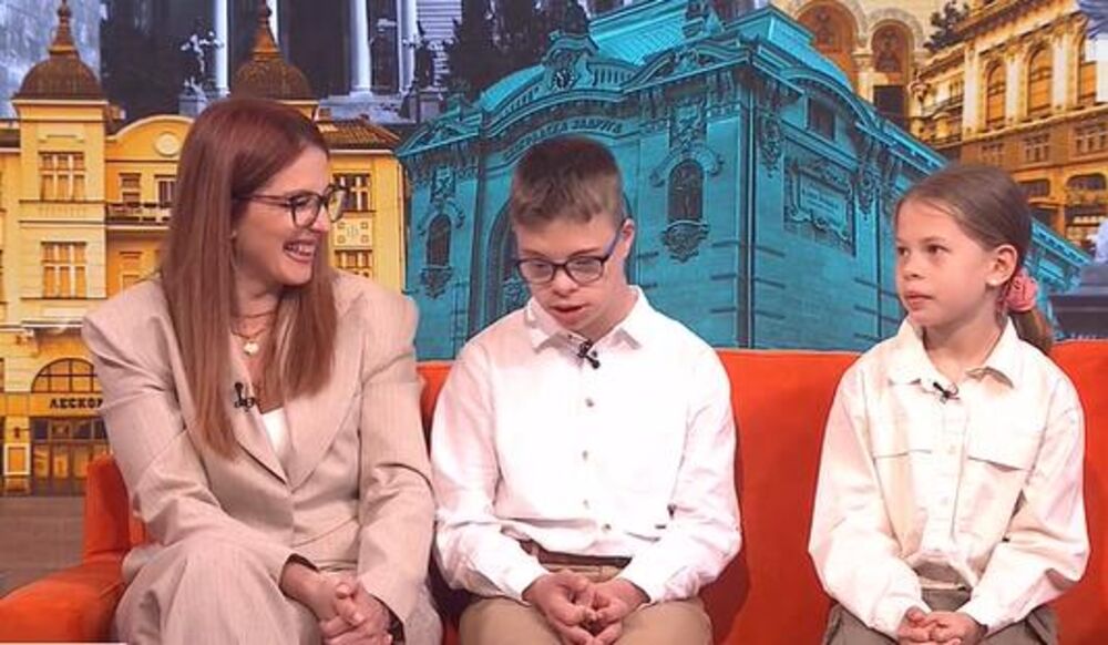 Nikola sa mamom i sestrom