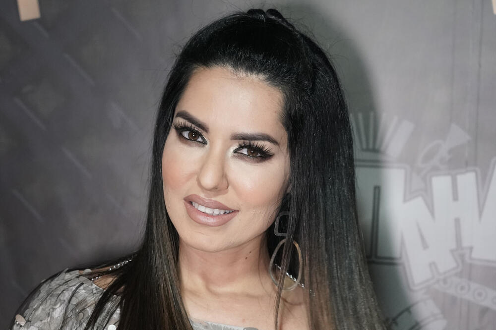 DA LI ZNATE KOLIKO JE TANJA SAVIĆ NAPUNILA GODINA? Jedna ČESTITKA ZA ROĐENDAN joj je NAJVAŽNIJA, veoma emotivno