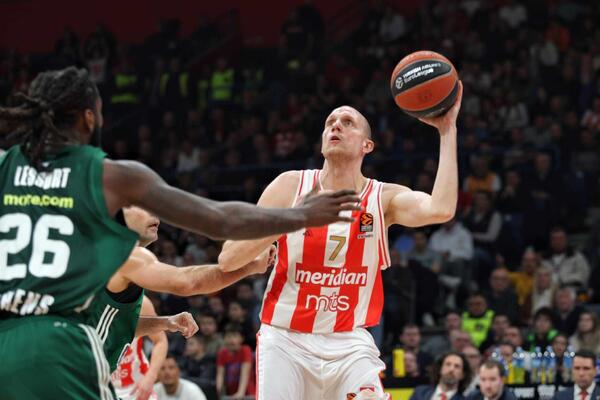 NEMA KRAJA CRNOJ SERIJI ZVEZDE: Panatinaikos "izrešetao" crveno-bele, ne pomaže ni Teodosić