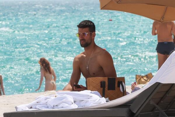 UPOZNAJTE ZGODNOG KUMA NOVAKA ĐOKOVIĆA! BIO JE U VEZI SA ANOM IVANOVIĆ, BAŠ JE MACAN: Venčao je Noleta i Jelenu