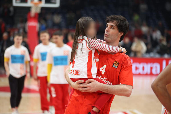 JELISAVETA BRŽE BOLJE POBEGLA IZ ARENE NAKON TEODOSIĆEVE UTAKMICE? Od glumice NI TRAGA, NI GLASA: Šta se dešava?