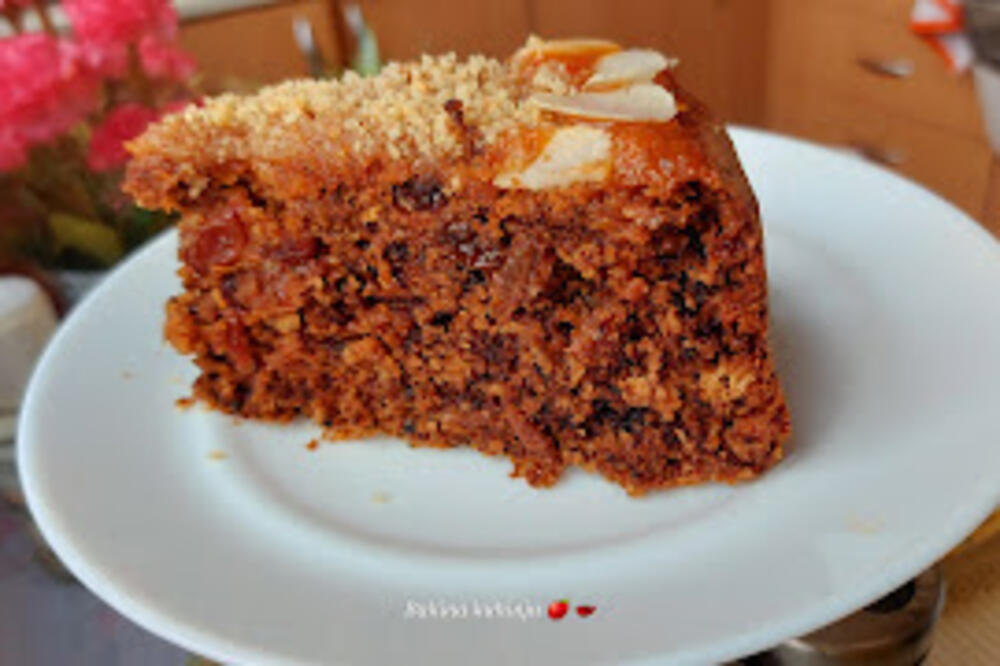 POSNI KOLAČ NA VODI SA ORASIMA PO BAKINOM RECEPTU: Toliko je SLASAN da vam gosti NEĆE VEROVATI od čega je