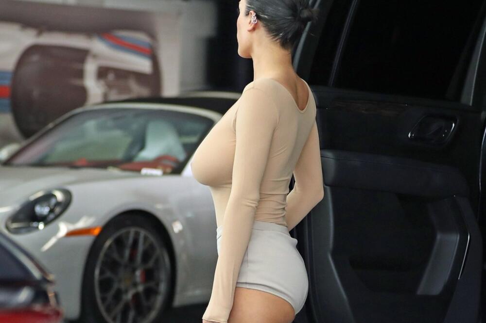 GOSPODE BOŽE, DOKLE VIŠE? Žena mu ide GOLA PO ULICI, a on želi TROJKU: Bizarna IZJAVA će vas IZUTI IZ CIPELA