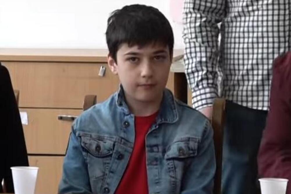 MALI MEHMED IZ TUTINA JE ĐAK KAKVOG SRBIJA NE PAMTI: Osvaja nagrade, ali i pomaže drugarima iz razreda (VIDEO)