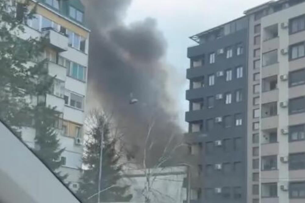 NA MESTU POŽARA NA ZVEZDARI 30 VATROGASACA: Nema informacija o povređenima i nastradalima