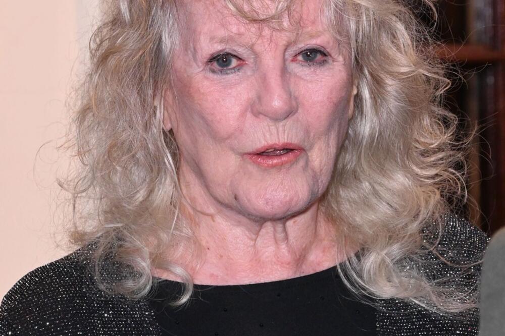 VELIKA TUGA U PORODICI: Preminuo SUPRUG čuvene glumice, ona SKRHANA BOLOM