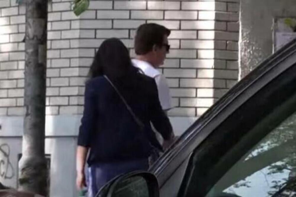 BAGAJA UHVAĆEN SA NOVOM DEVOJKOM: Razveo se nakon 33 godine BRAKA, pa preselio kod NJE, evo kako ona IZGLEDA