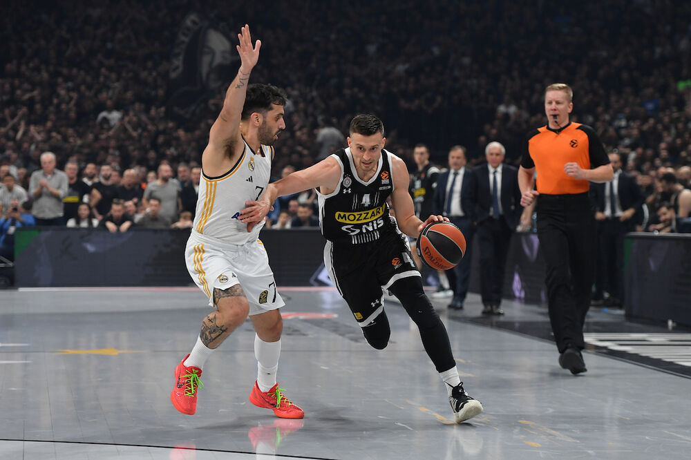 Aleksa Avramović (desno) na utakmici Partizana i Real Madrida