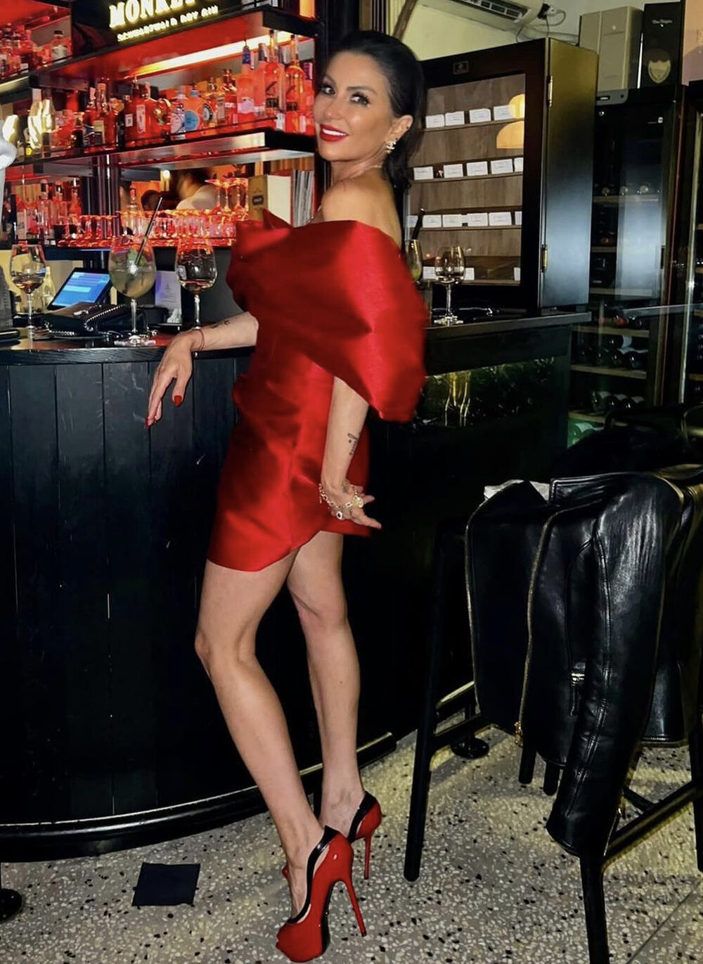 Crveno joj odlično stoji