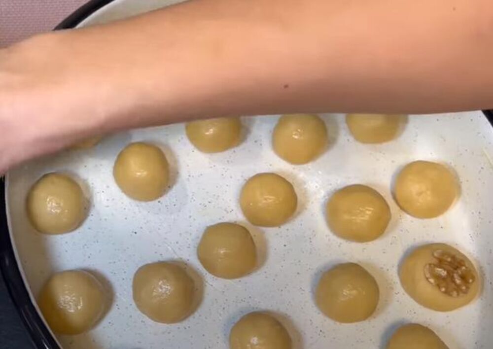 Turski kolač 'haremski san' u plehu