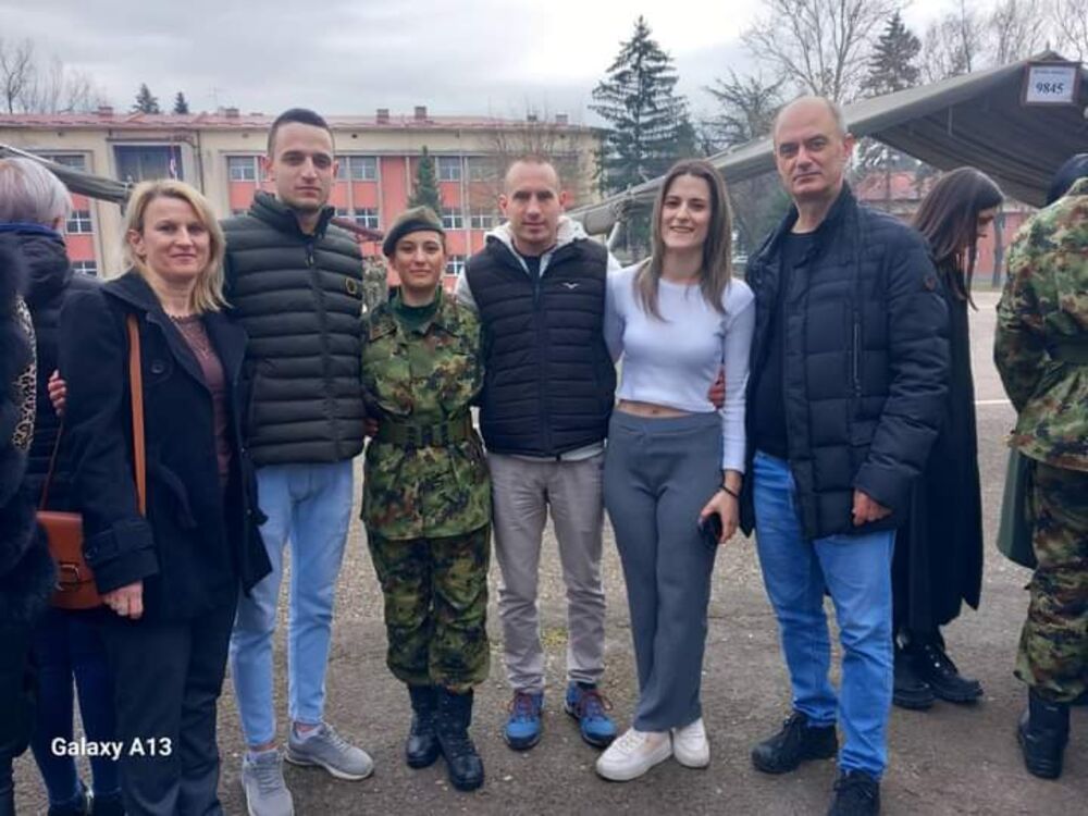 Tamara sa verenikom i porodicom