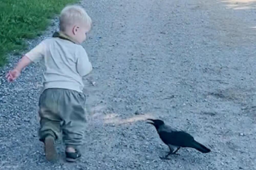 MAJKA DEČAKA TVRDI DA IZMEĐU NJIH POSTOJI NERASKIDIVA VEZA: Poći će vam SUZE kada čujete kako ga je obuzela VRANA