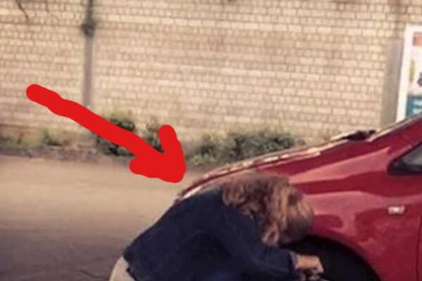 SAGLA SE DA NADUVA GUMU, A KAD SU VIDELI ČIME, LJUDI SU BUKVALNO POPADALI: Da li je ova žena realna (FOTO)