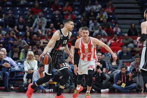 Crvena zveda na vreme zaključala "ol-raund" igrača i potpisala ga, a pogledajte šta je on uradio!