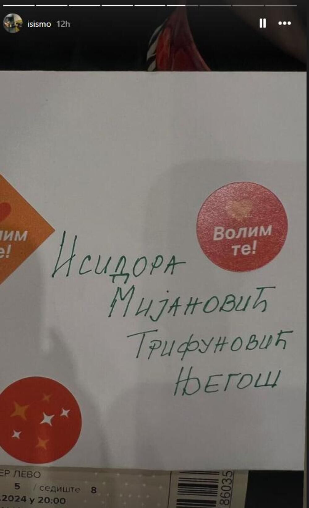 Ljubav između Isidore i Sergeja cveta!