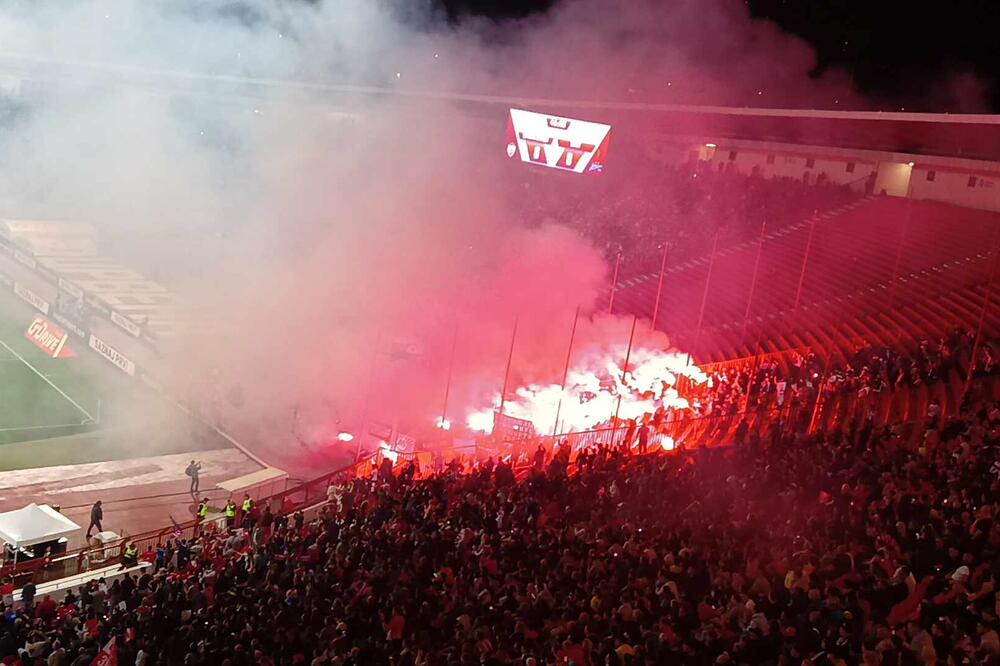 ŠOU NAVIJAČA ZVEZDE I ZENITA: Spektakularna bakljada, pa GRMLJAVINA: Kosovo Srbija! (VIDEO)