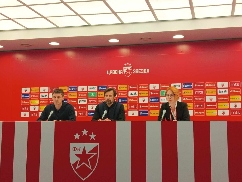 Sergej Semak (u sredini)