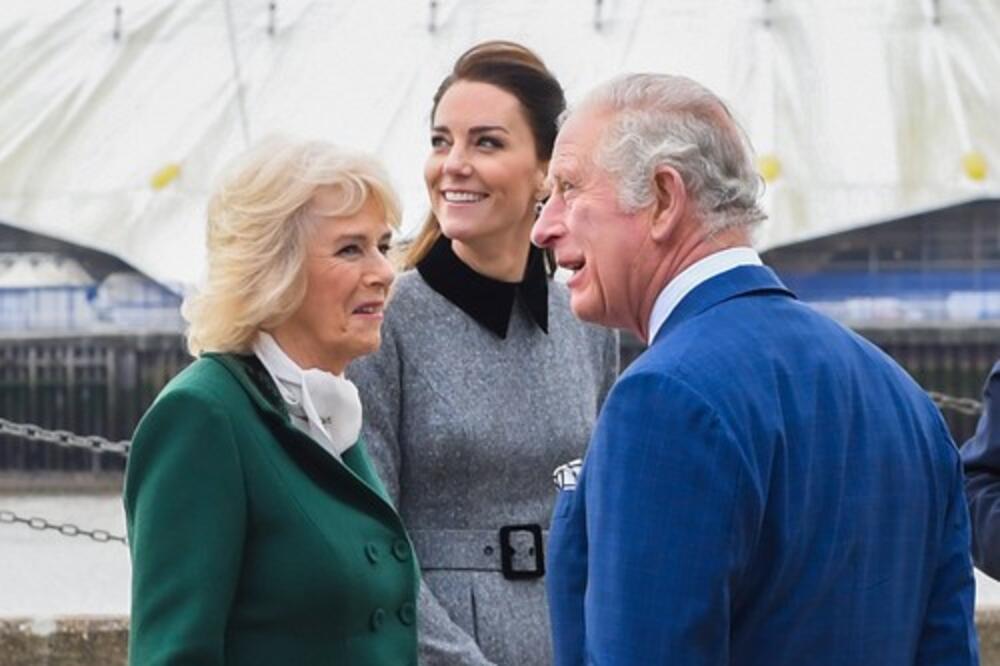 KAMILIN POTEZ NA VENČANJU RAZBESNEO KRALJICU: Godinama kasnije OVIM GESTOM joj je vratila ZA SVE