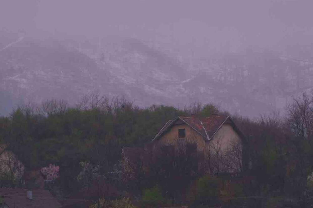 SNEG IZNENADIO LOZNIČANE! Jedan od NAJHLADNIJIH GRADOVA ovog dana, , ljudi iz kratkih rukava morali u jakne (FOTO)
