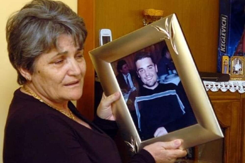 "NISAM GA VIDELA JER JE SAV IZGOREO": Saša je bio prva žrtva NATO agresije, njegova MAJKA KROZ SUZE ISPRIČALA SVE