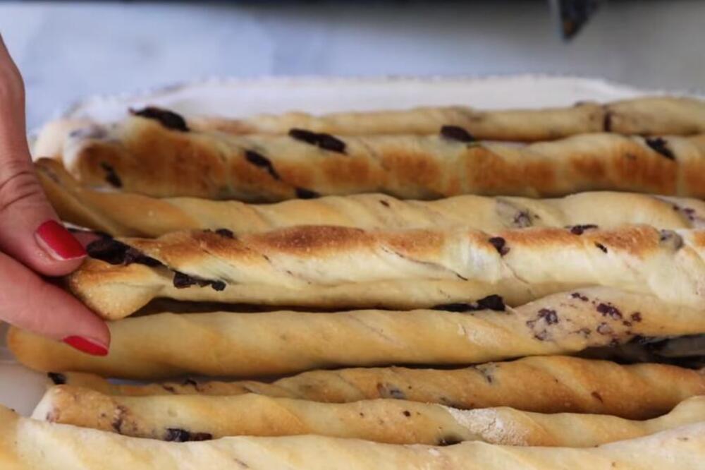 NAJBOLJI RECEPT ZA POSNO PECIVO SA MASLINAMA KOJE ĆETE OBOŽAVATI: Mekani štapići mnogo zdraviji od onih iz pekare