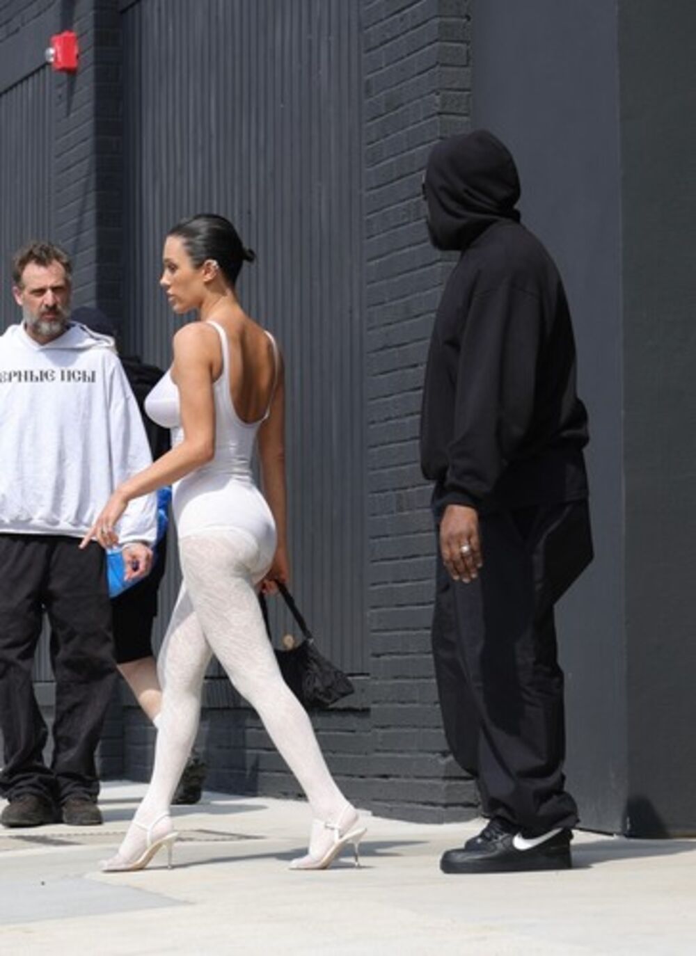 Kanje ne odustaje od crne boje