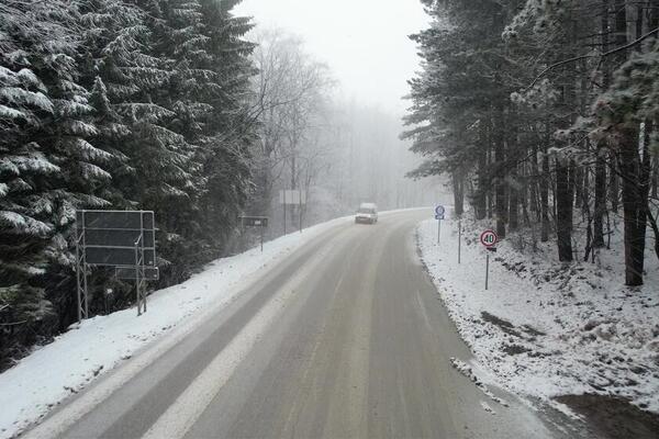 PORED ZLATIBORA I TARE ZAVEJANA I GOLIJA: Preko 20 centimetara snega, OVA deonica još NIJE PROHODNA