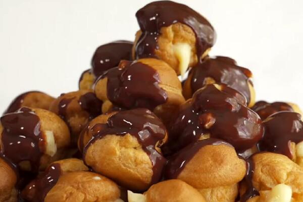 SRPKINJE SU POLUDELE ZA OVIM ITALIJANSKIM DESERTOM: Tradicionalne PROFITEROLE koje su nadmašile princes krofne