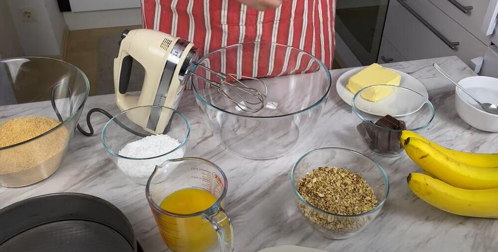 Sastojci za posnu tortu sa keksom i bananama