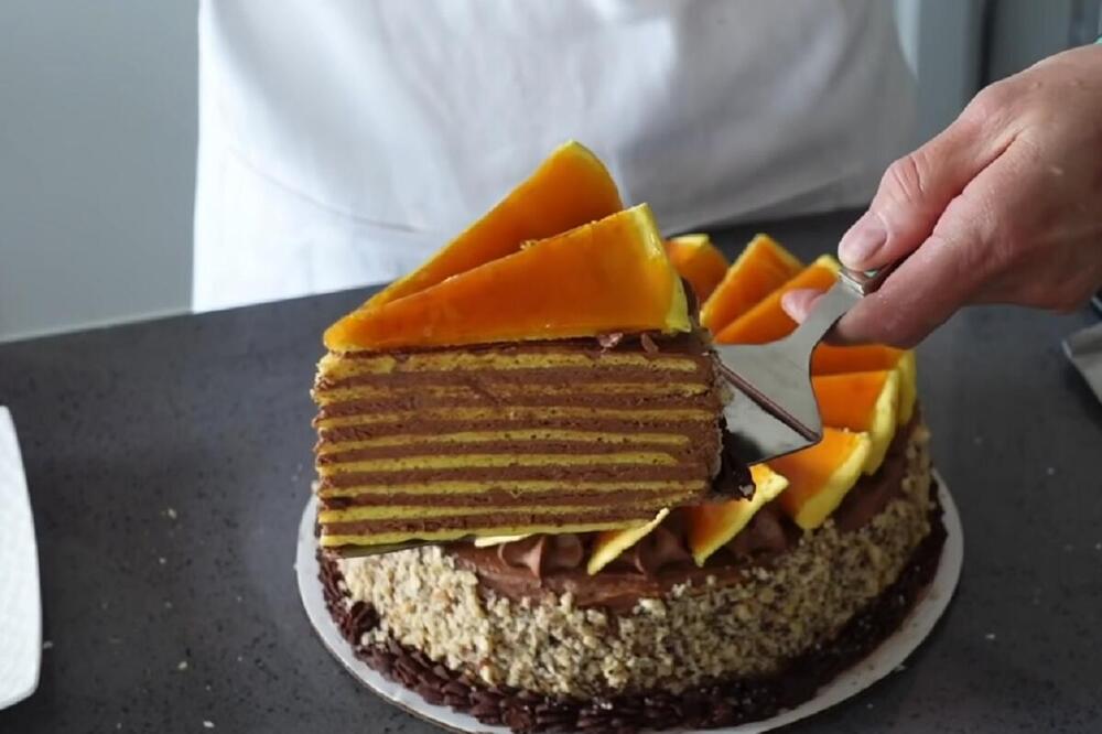 POSNA DOBOŠ TORTA KOJA POMERA GRANICE DOBROG UKUSA: Ova ZDRAVA varijanta će vas u potpunosti OSVOJITI svojim šarmom