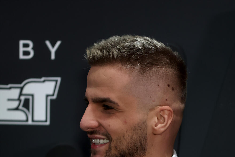 "NIKO MI TE PESME NE MOŽE ODUZETI" Emir nikad BRUTALNIJE o RASPADU Lapsus benda, evo šta kaže o BIVŠIM KOLEGAMA