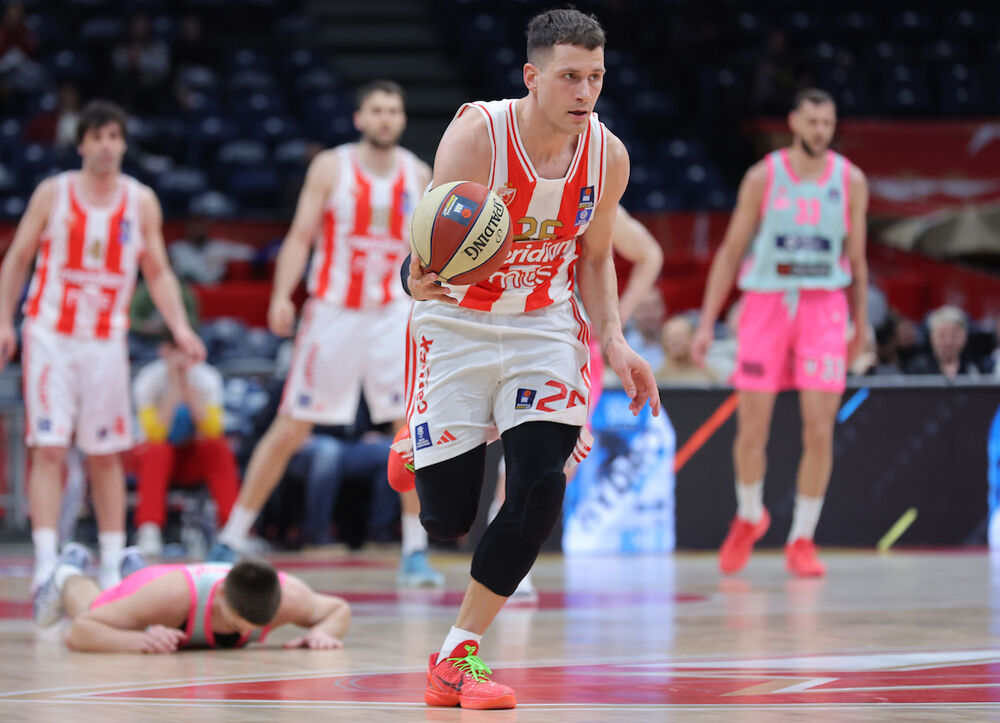 Nemanja Nedović na utakmici Crvene zvezde i Mege