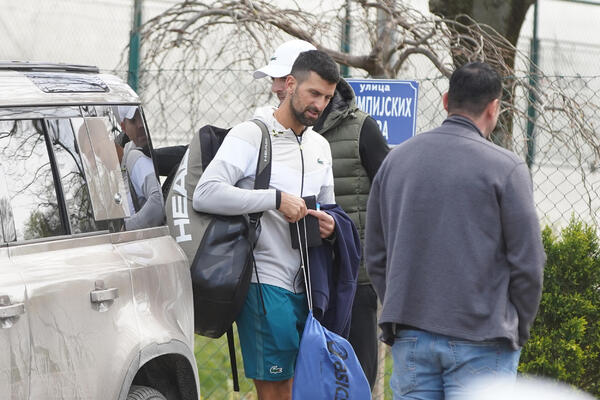 NOVAK U BEOGRADU TRENIRA ZA MONTE KARLO: Đoković u Srbiji, evo gde se sprema za naredni Masters (FOTO)