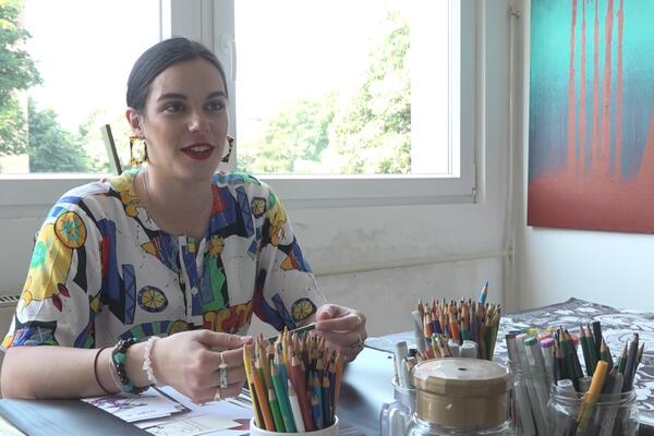 LEPA MAJA SE IZ AMERIKE VRATILA U ČAČAK I CELOM SVETU OBJASNILA NEKE STVARI: Stranci oduševljeni onime što radi