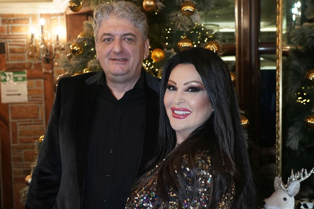 Toni Bijelić zaboravio Draganu Mirković: Uživa nakon RAZVODA, oglasio se sa ove lokacije, a društvo mu pravi...