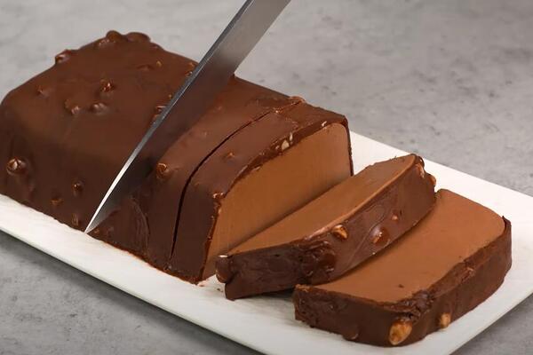 NAJKREMASTIJI ČOKOLADNI KOLAČ KOJI SE NE PEČE ĆE VAS BACITI U TRANS: Savršena poslastica za dane posta - RECEPT