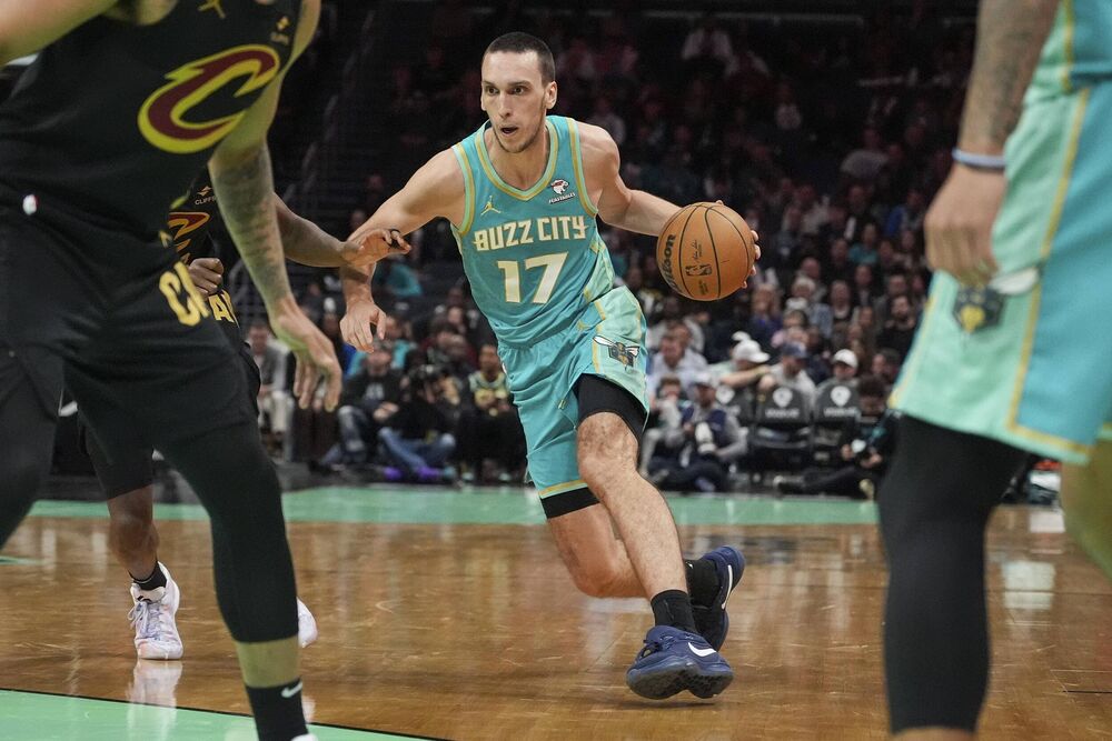 Aleksej Pokuševski na meču protiv Klivlend Kavalirsa 