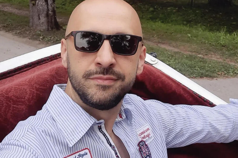 RAT MU JE ODNEO OSOBU KOJA MU JE BILA OSLONAC U ŽIVOTU: Otac mu je POZNATI MUZIČAR, a o pevaču ovo niste ni SANJALI