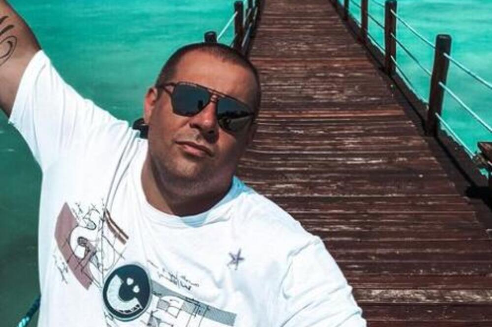 EVO KO JE UHAPŠENI MENADŽER I SA KOJIM JE JAVNIM LIČNOSTIMA SARAĐIVAO: Pevača ZATEKLA vest koju je čuo