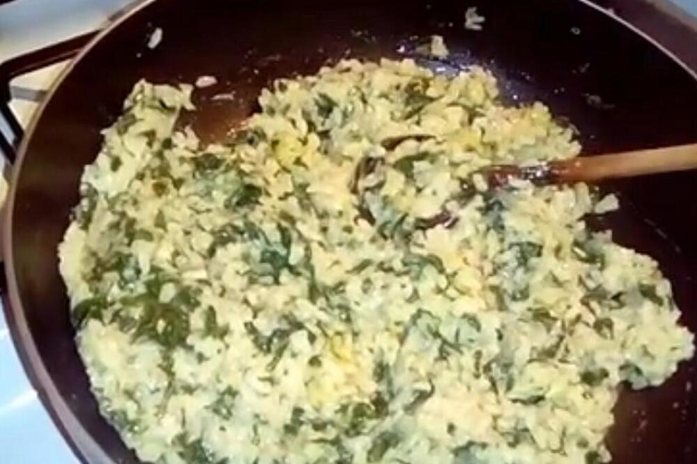 RIŽOTO SA SPANAĆEM I HRSKAVOM PRŠUTOM OD KOG IDE VODA NA USTA: Od ovoga će vaš GURMANSKI APETIT potpuno podivljati