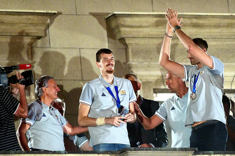 Svetislav Pešić (levo) sa Borišom Simanićem na dočeku na balkonu