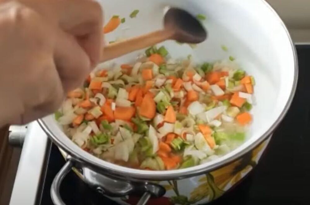 Dinstanje crnog luka i šargarepe