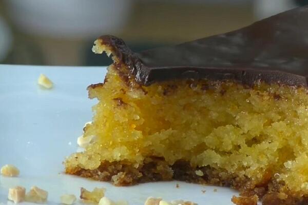 ČOKOLADNI KOLAČ SA BADEMIMA I POMORANDŽOM: Zaboravite na brašno, ovaj SOČNI KOMAD SLATKIŠA pravićete svaki dan