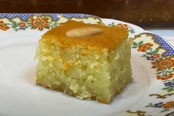 NAJSOČNIJI TURSKI KOLAČ "RAVANIJA": Poslastica sa grizom i limunom - recept star godinama unazad