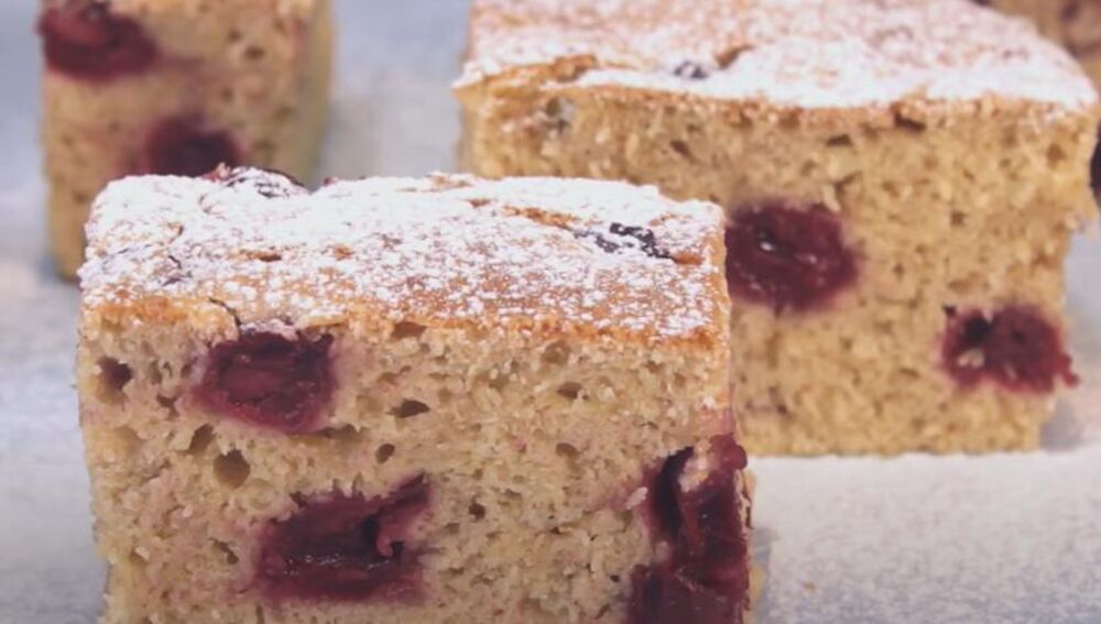 Posni kolač sa višnjama na vodi